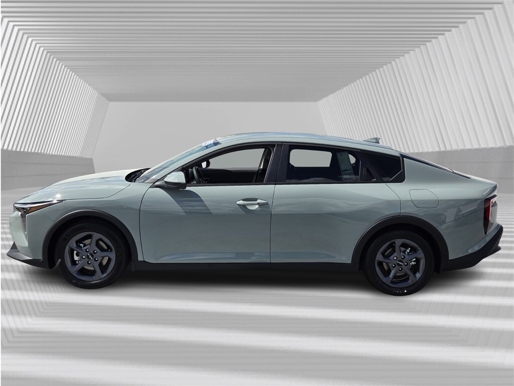2025 Kia K4 LXS photo 2