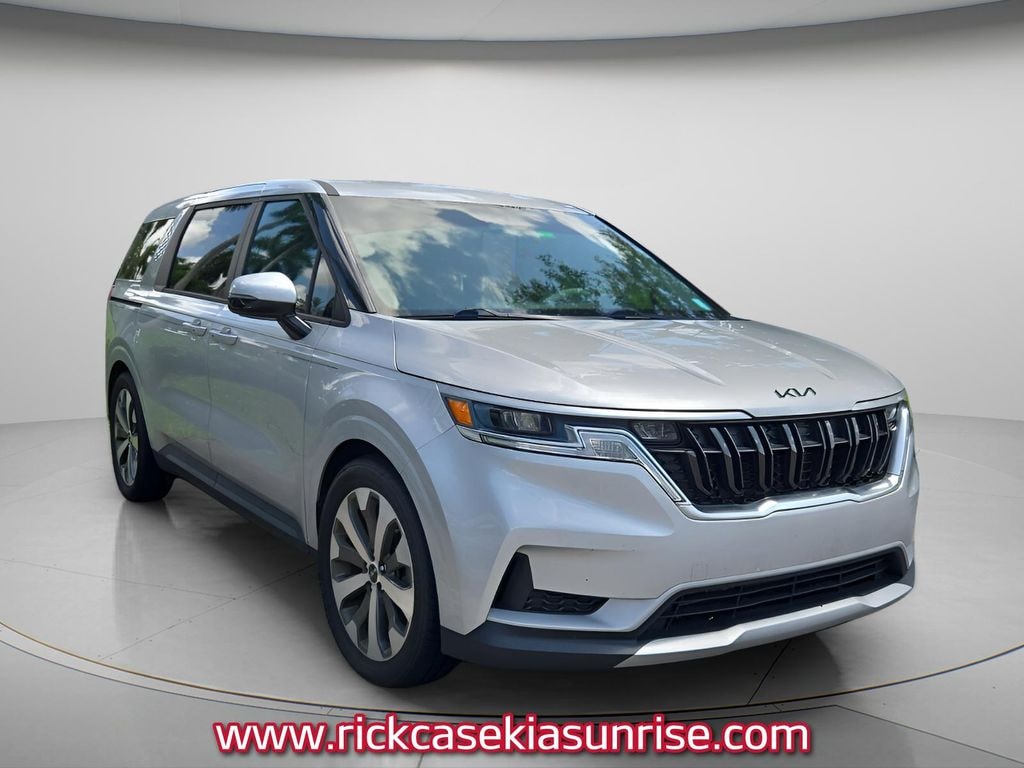 Certified 2022 Kia Carnival LXS Minivan/Van