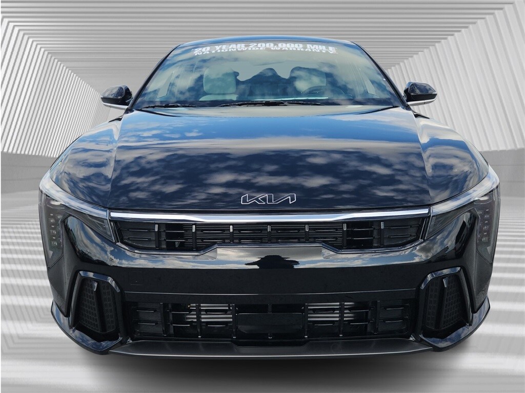 2025 Kia K4 GT-Line Turbo photo 3