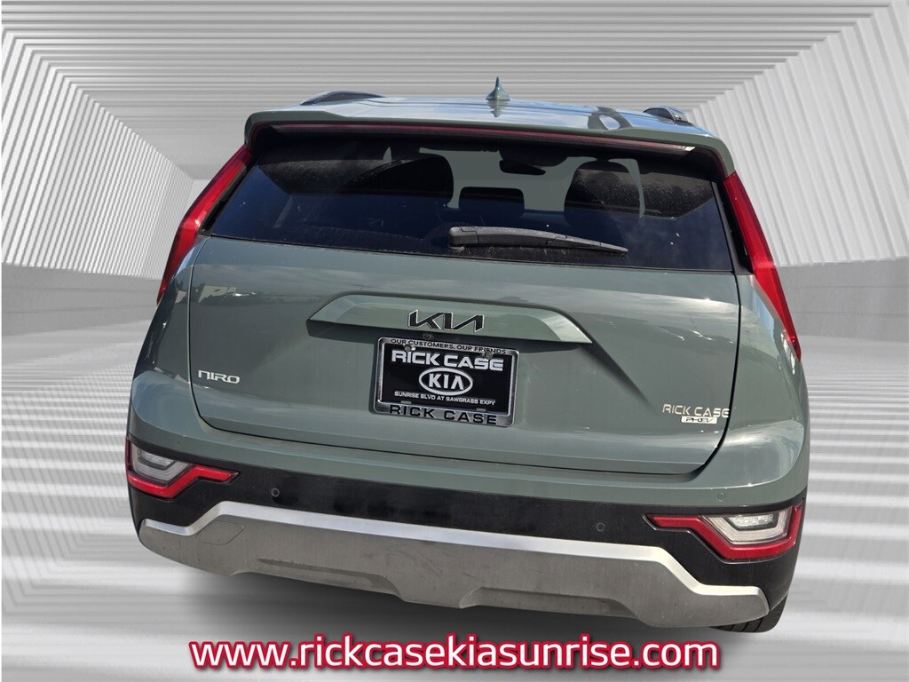 2023 Kia Niro Plug-In Hybrid SX photo 3