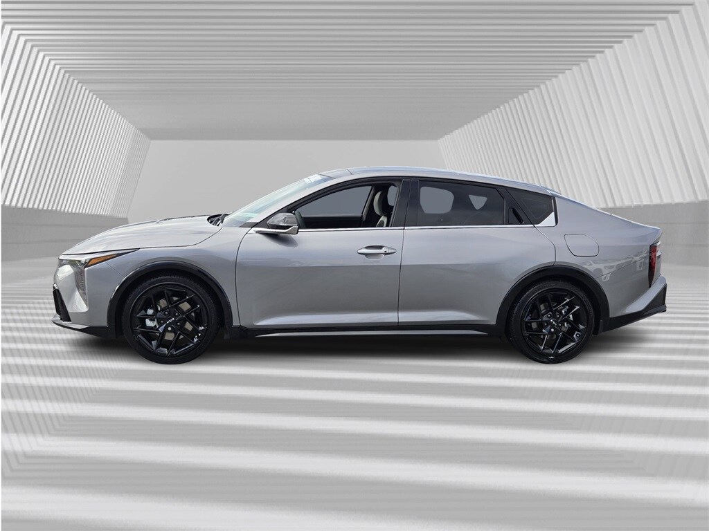 2025 Kia K4 GT-Line Turbo photo 2