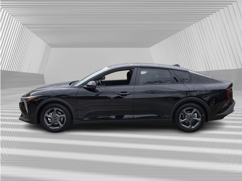 2025 Kia K4 LXS photo 2