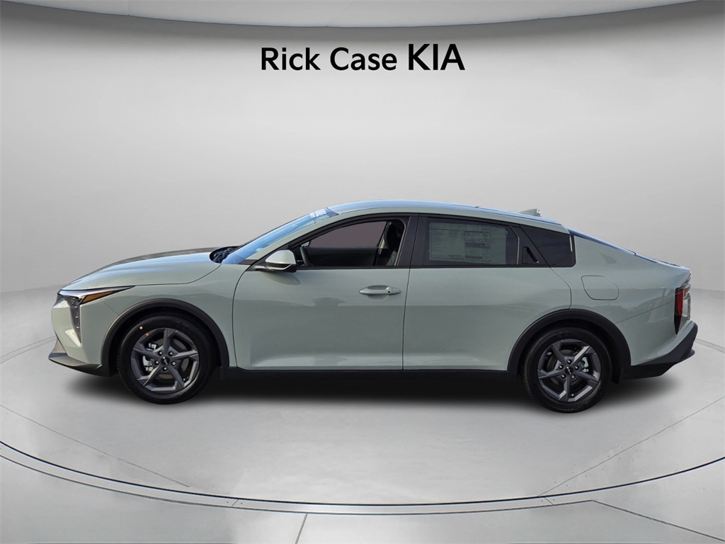 New 2025 Kia K4 LXS Sedan