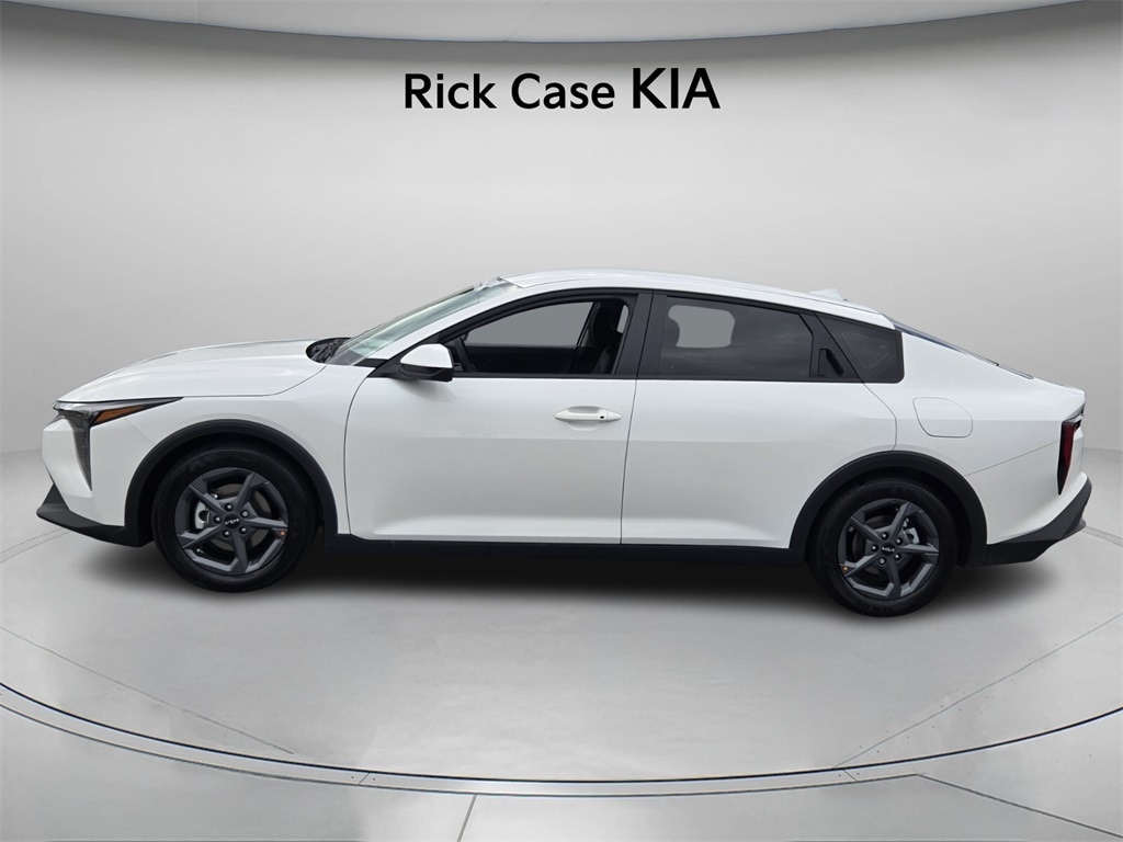 New 2025 Kia K4 LXS Sedan