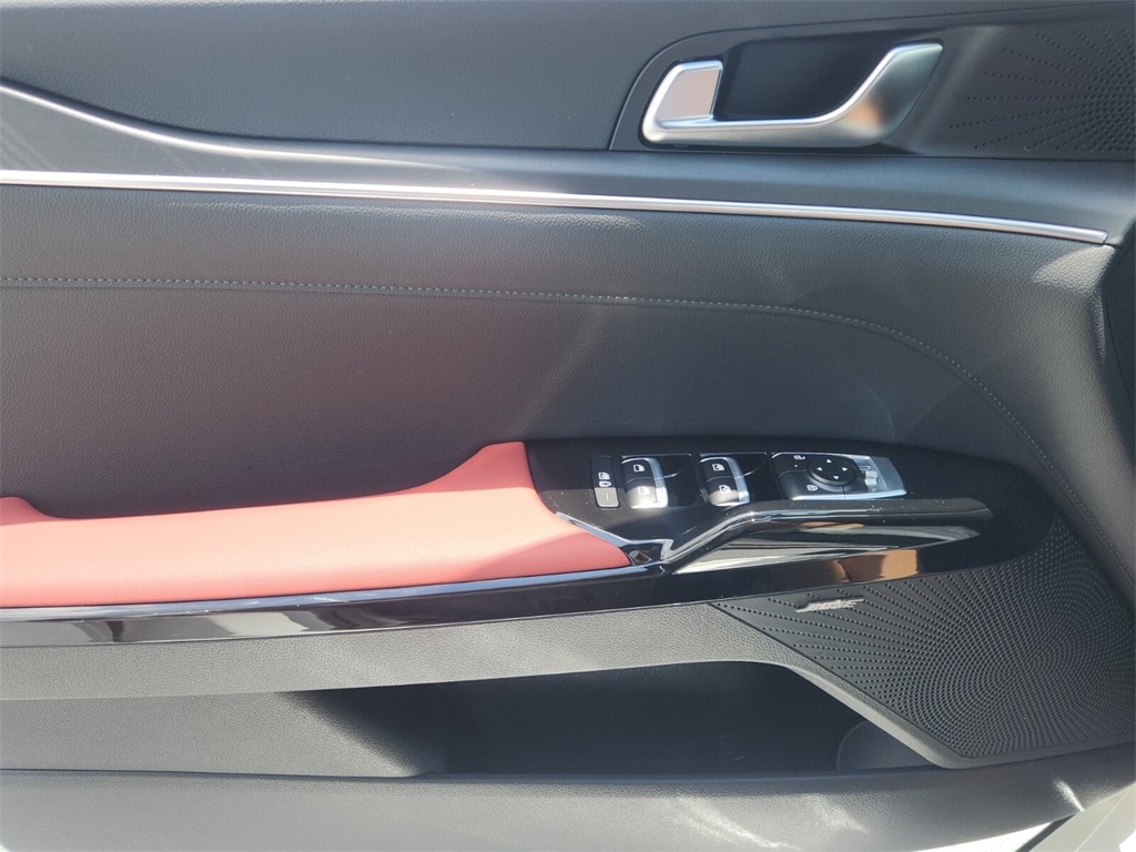 2025 Kia K5 GT-Line photo 5