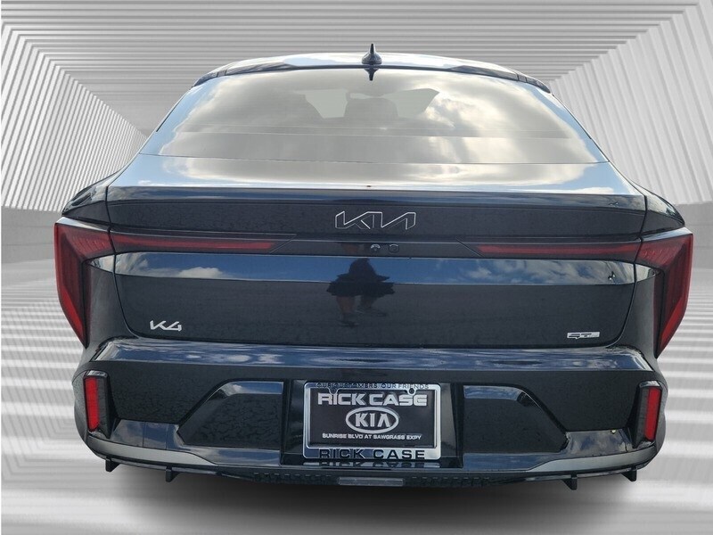 2025 Kia K4 GT-Line Turbo photo 4