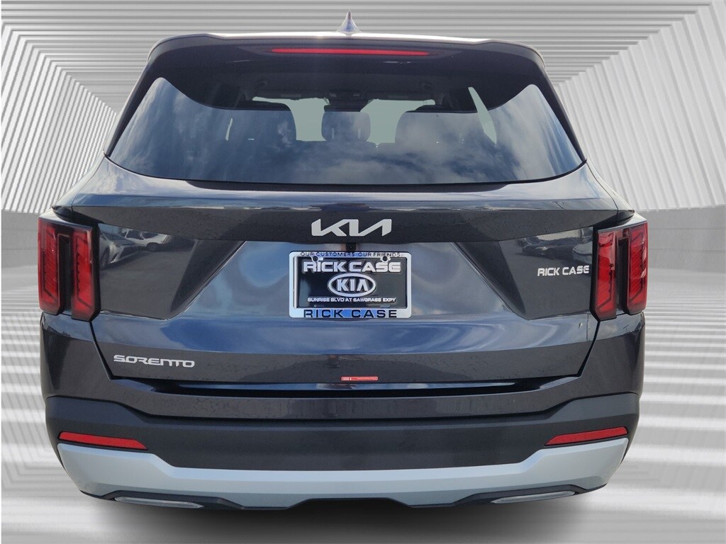 2025 Kia Sorento LX photo 3