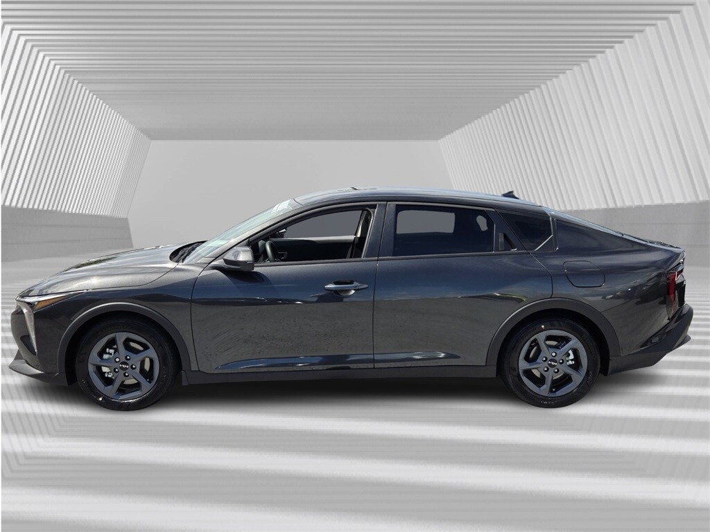 2025 Kia K4 LXS photo 2