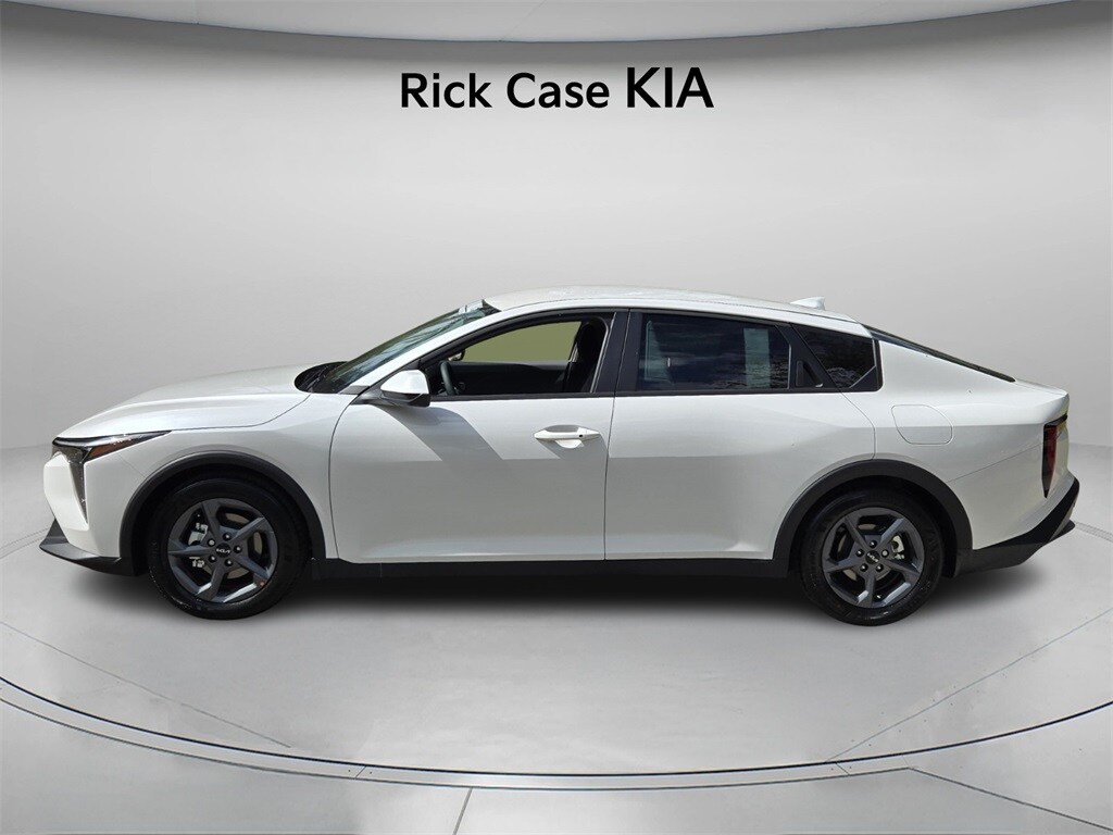 New 2025 Kia K4 LXS Sedan