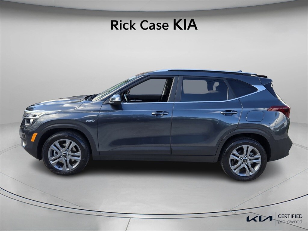 2022 Kia Seltos S photo 2