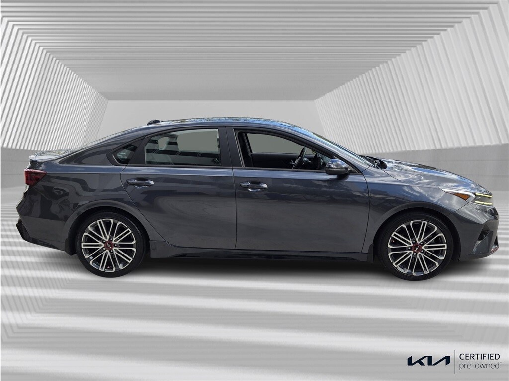 2023 Kia Forte GT photo 3
