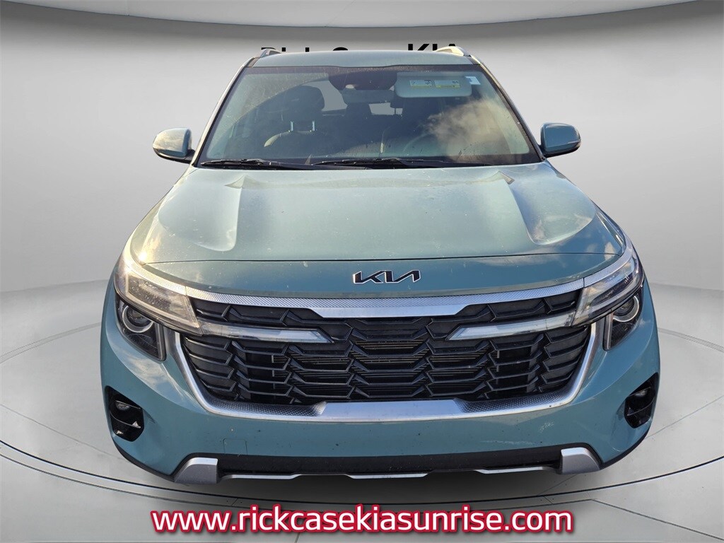 2024 Kia Seltos EX photo 2