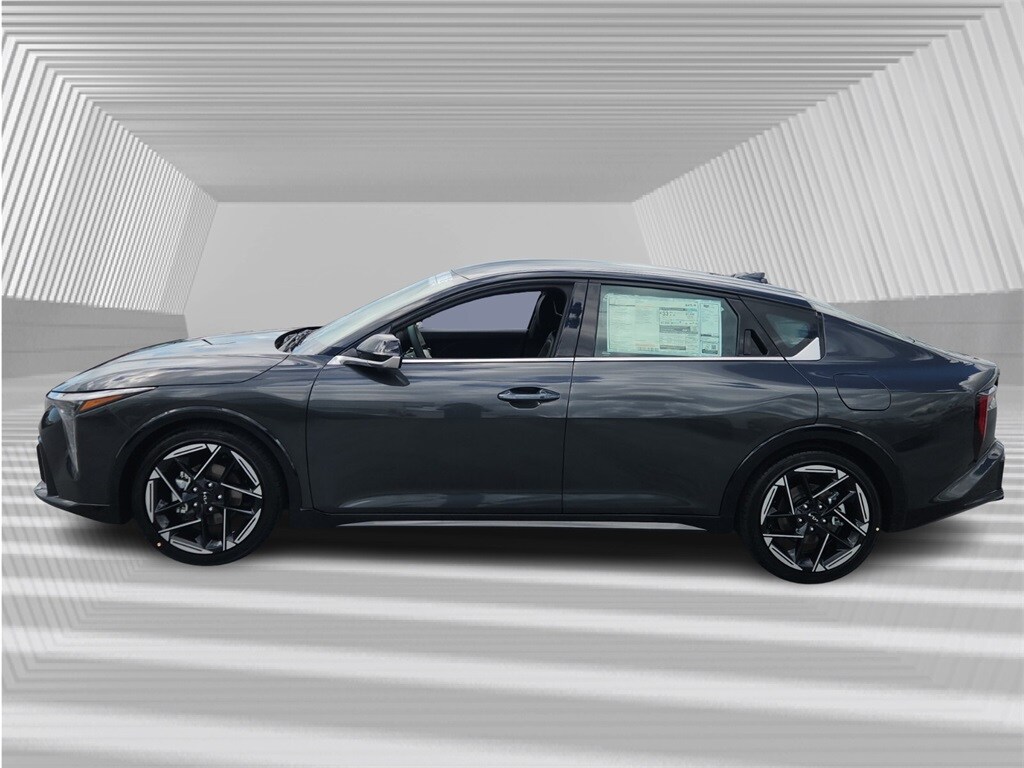 2025 Kia K4 GT-Line photo 2