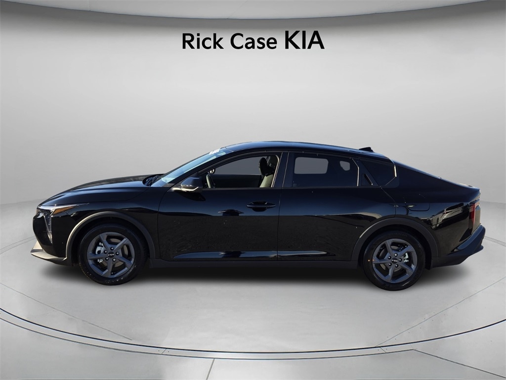 New 2025 Kia K4 LXS Sedan