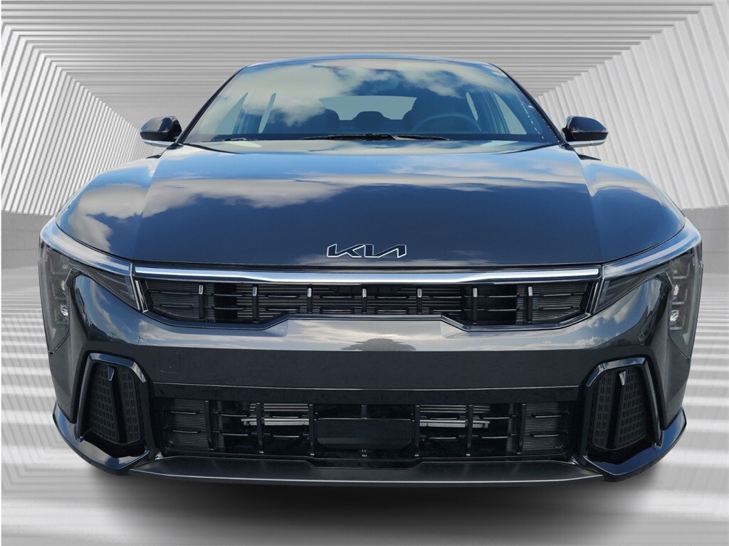 2025 Kia K4 GT-Line photo 3