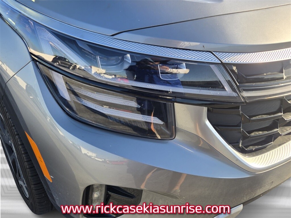 2024 Kia Seltos SX photo 2