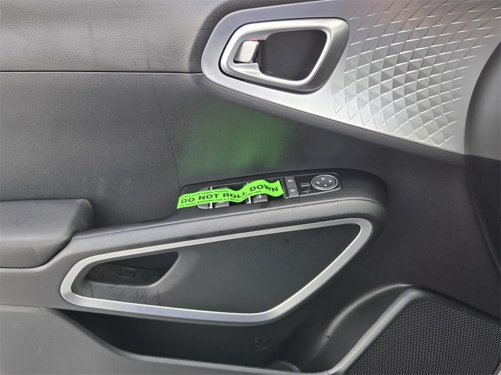 2025 Kia Soul LX photo 4