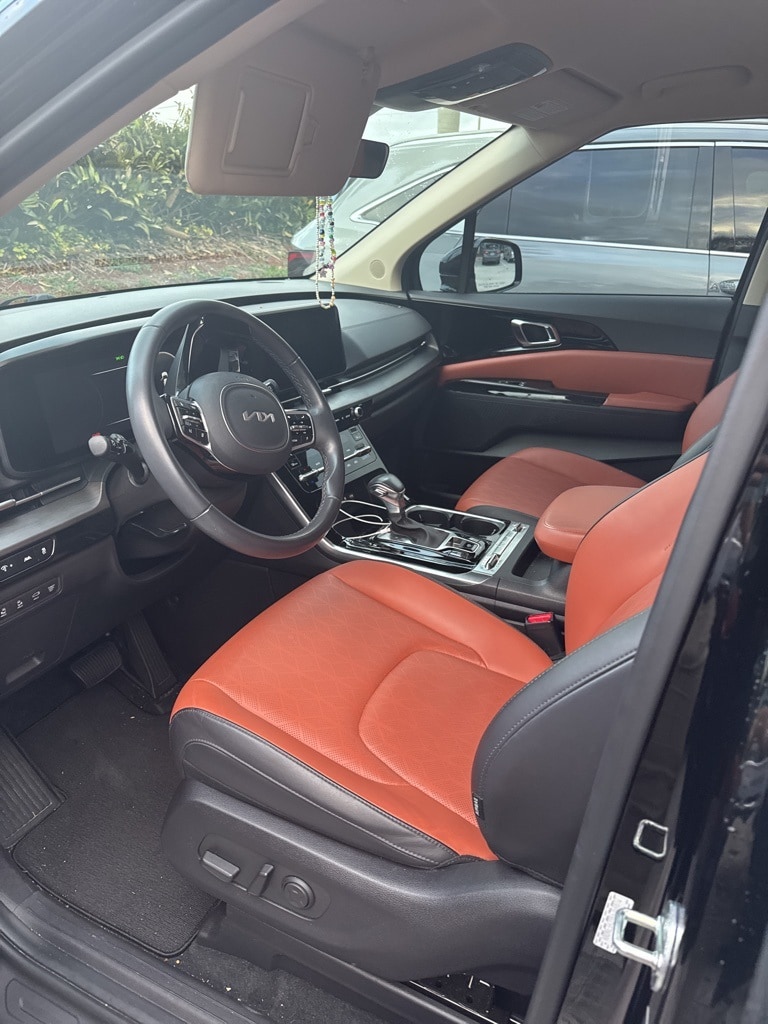 2024 Kia Carnival SX photo 2