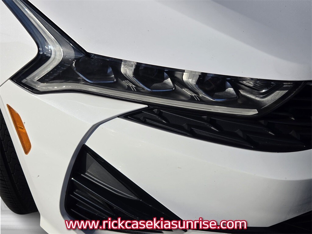 2024 Kia K5 GT-Line photo 3