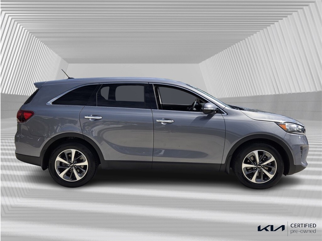 2020 Kia Sorento LX photo 3