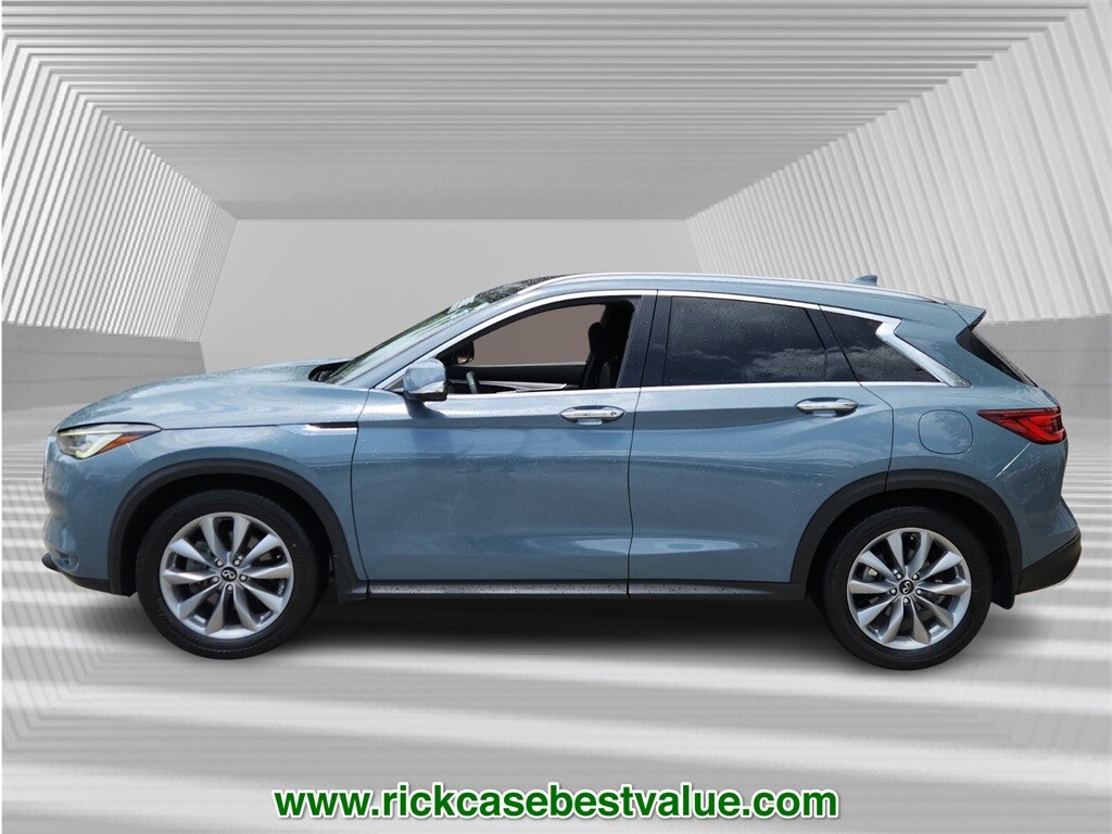 2022 Infiniti QX50 Luxe photo 2