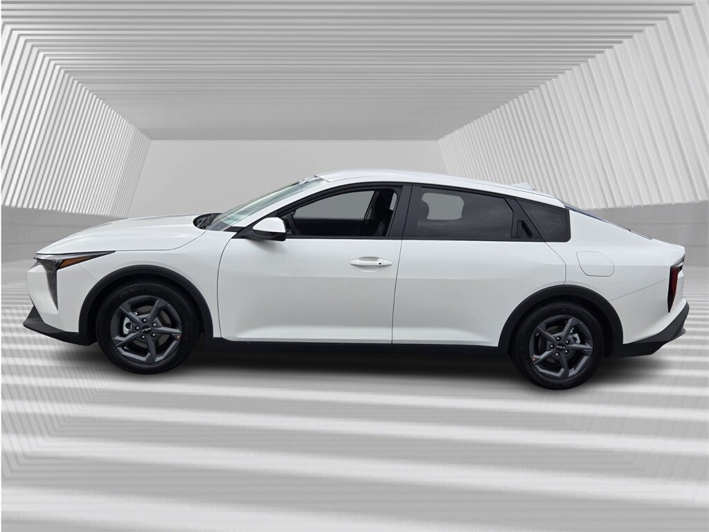 2025 Kia K4 LXS photo 2