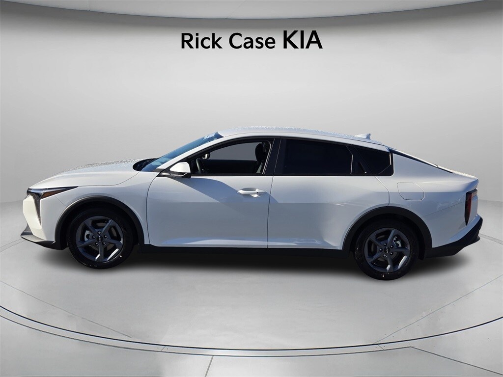 New 2025 Kia K4 LXS Sedan