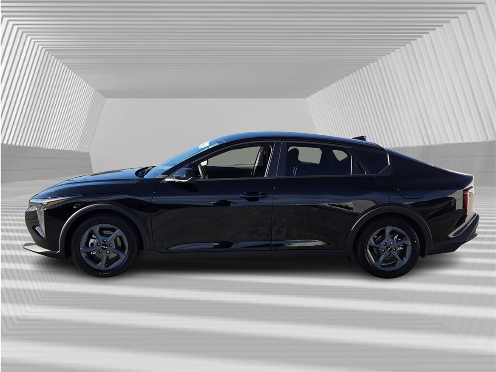 2025 Kia K4 LXS photo 2