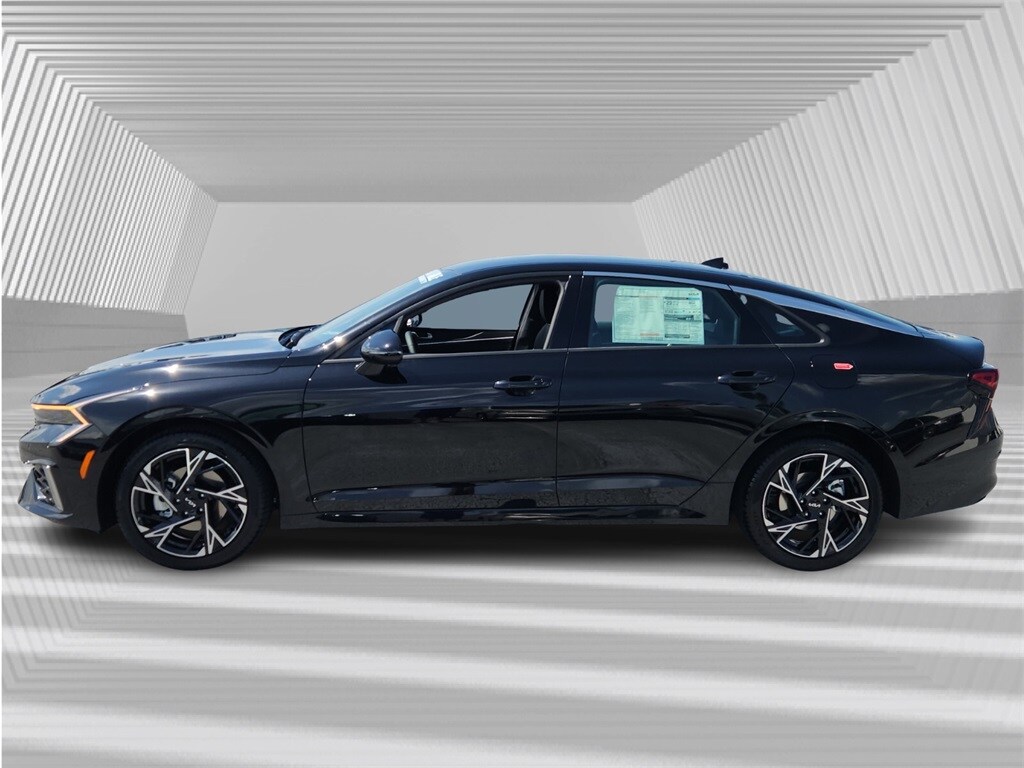 2025 Kia K5 GT-Line photo 2