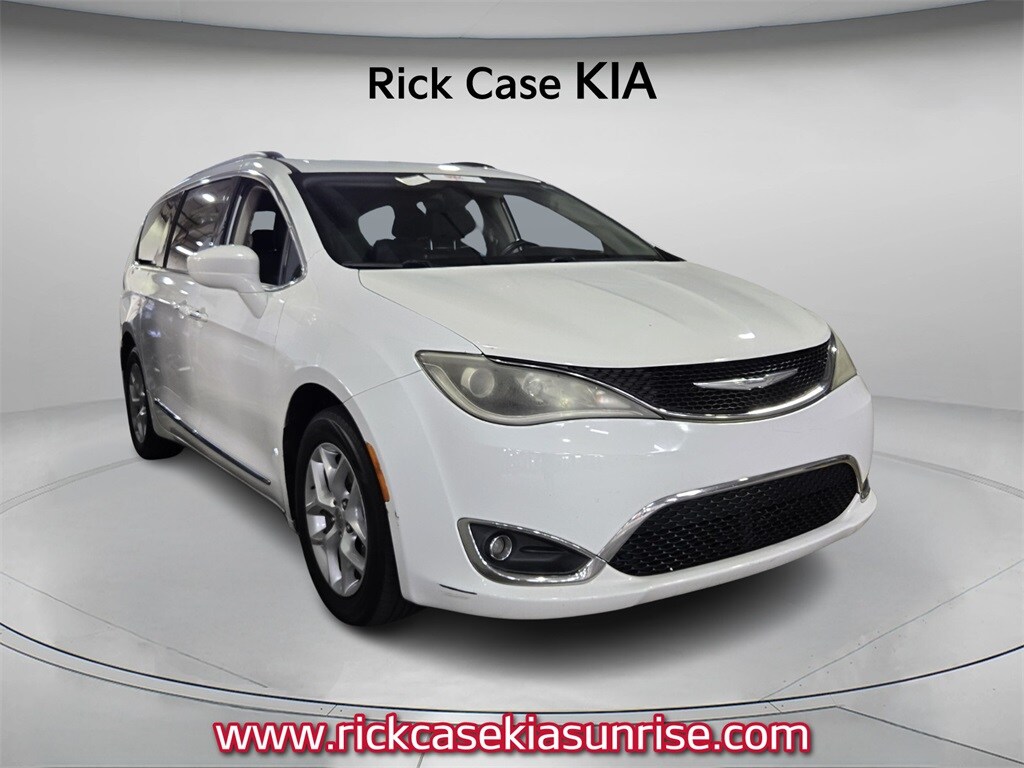 Used 2017 Chrysler Pacifica Touring L Minivan/Van