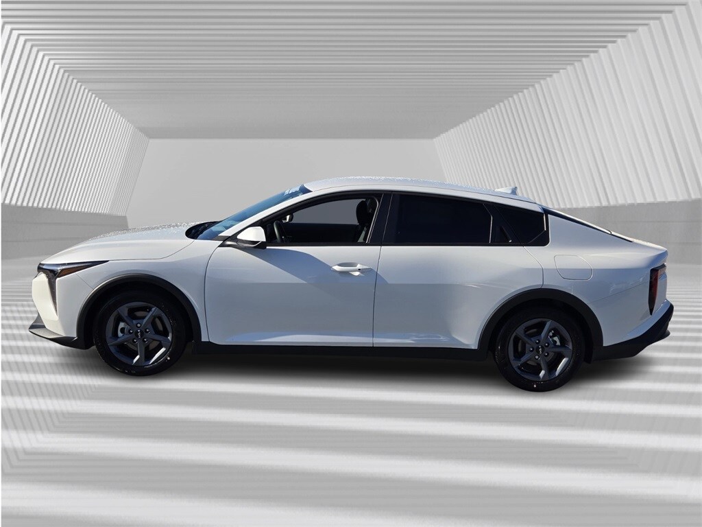 New 2025 Kia K4 LXS Sedan