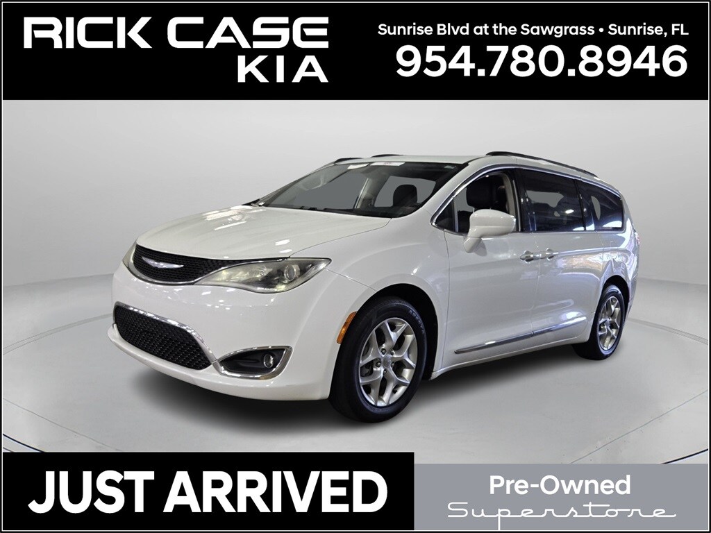 Used 2017 Chrysler Pacifica Touring L Minivan/Van