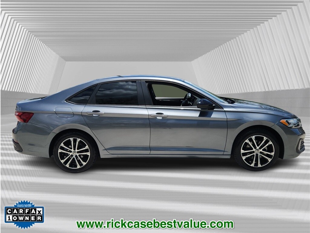 2022 Volkswagen Jetta 1.5T Sport photo 3