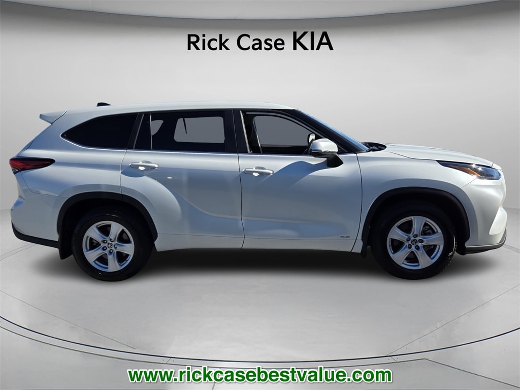 Used 2023 Toyota Highlander Hybrid LE SUV