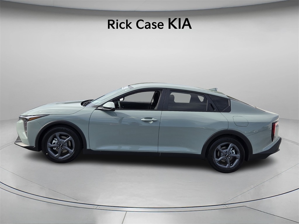 New 2025 Kia K4 LXS Sedan