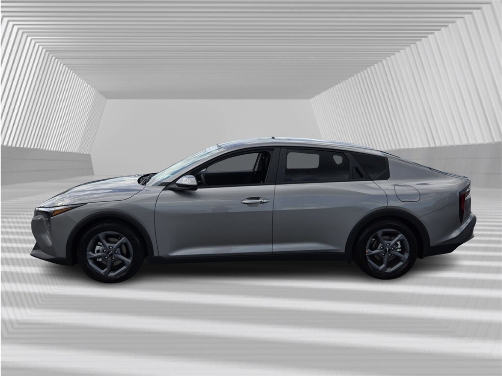 2025 Kia K4 LXS photo 2