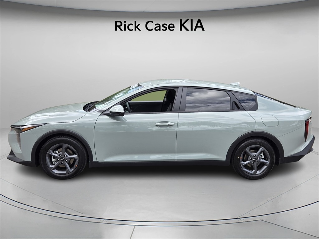 New 2025 Kia K4 LXS Sedan