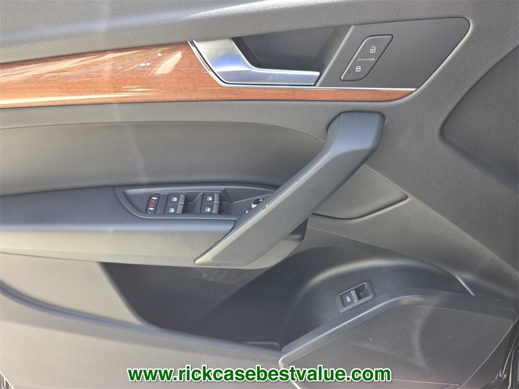 2021 Audi Q5 45 Premium photo 3