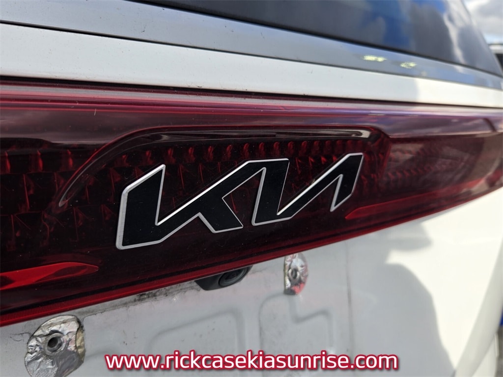 2024 Kia Carnival LX photo 4