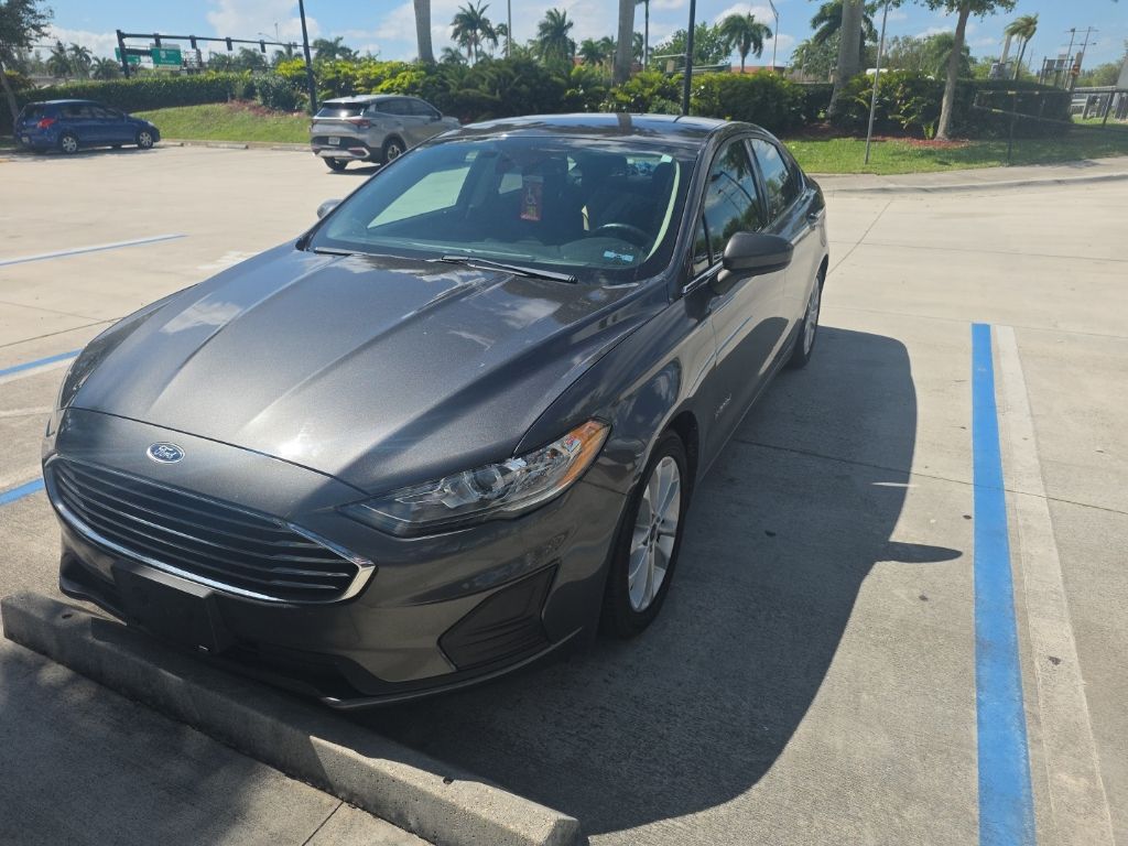 2019 Ford Fusion SE's photo