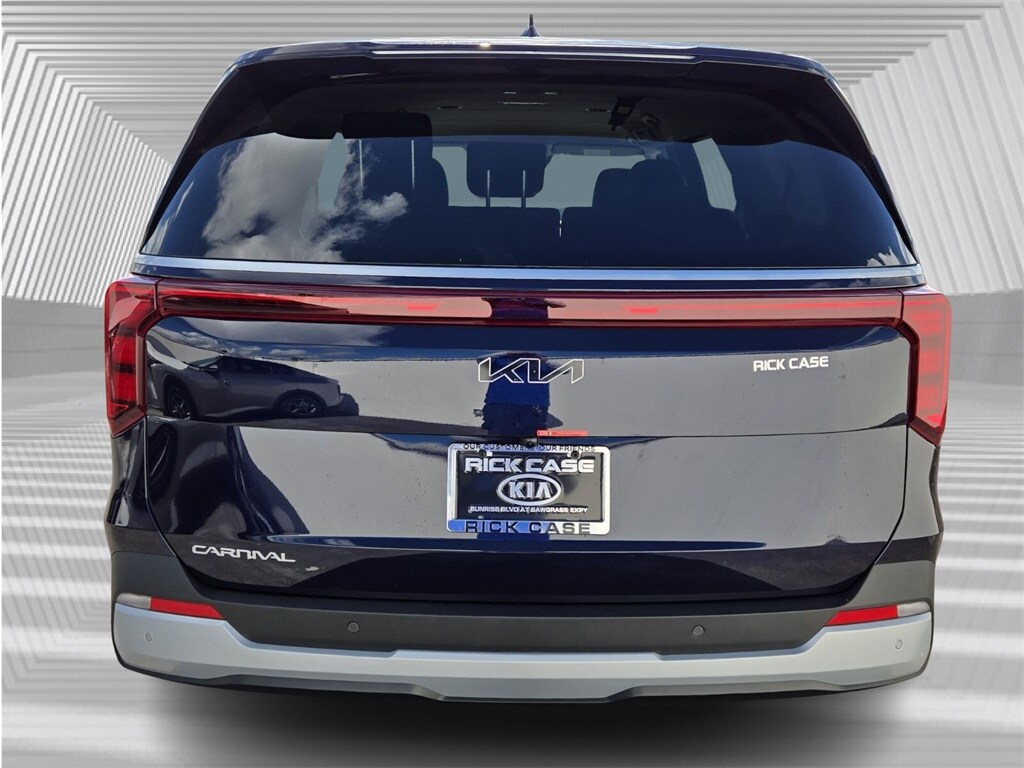 2026 Kia Carnival LX photo 4
