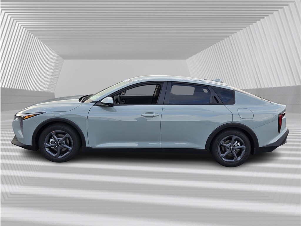 2025 Kia K4 LXS photo 2