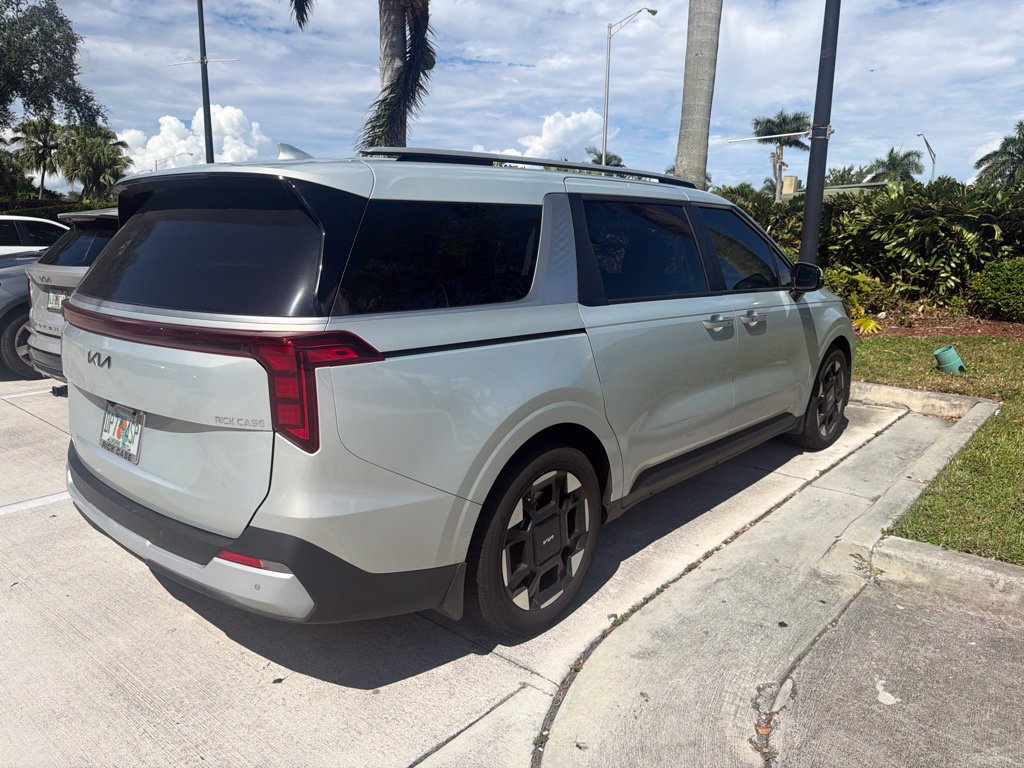 Used 2025 Kia Carnival EX Minivan/Van