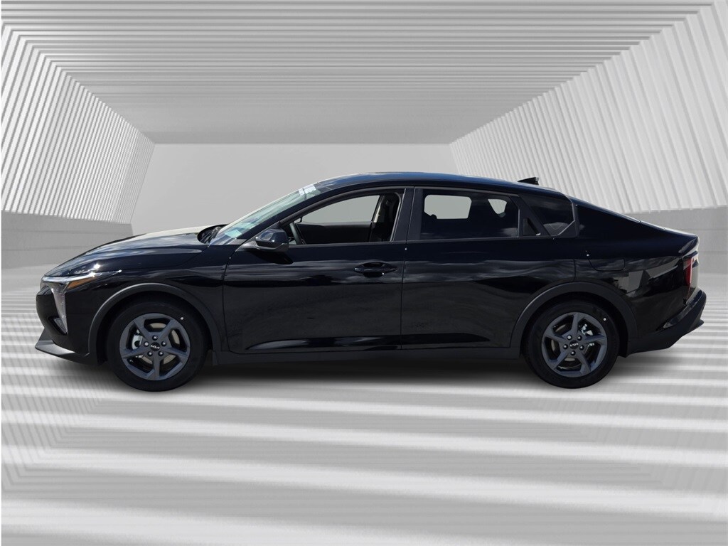 2025 Kia K4 LXS photo 2