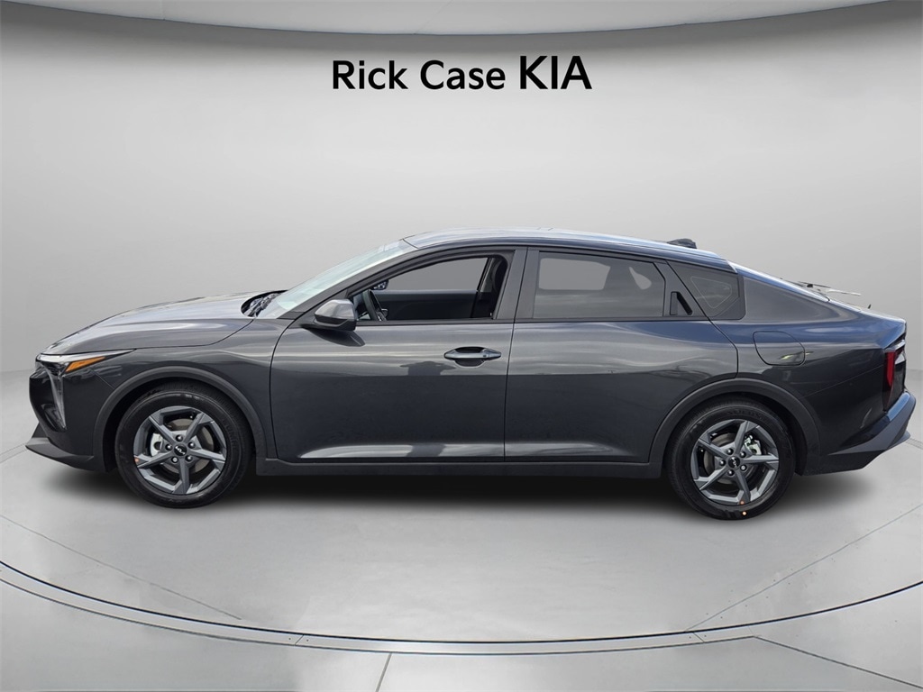 New 2025 Kia K4 LXS Sedan