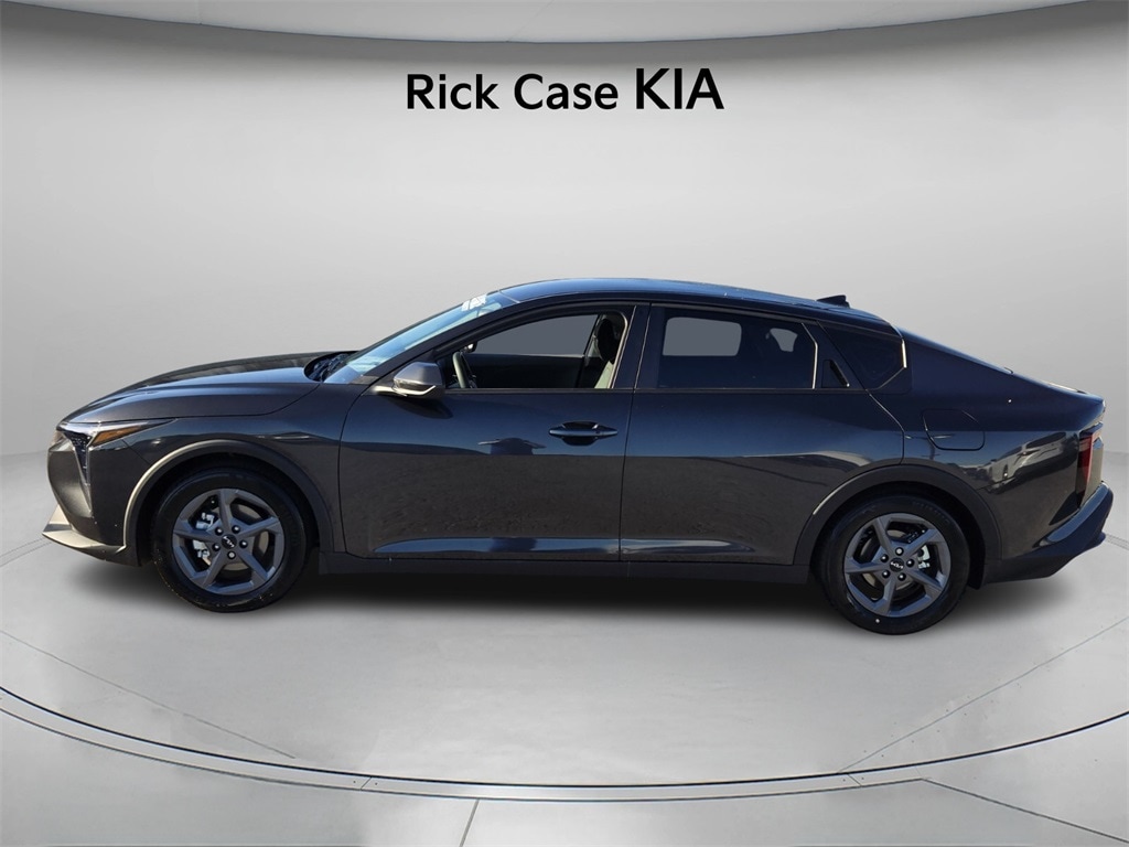 New 2025 Kia K4 LXS Sedan
