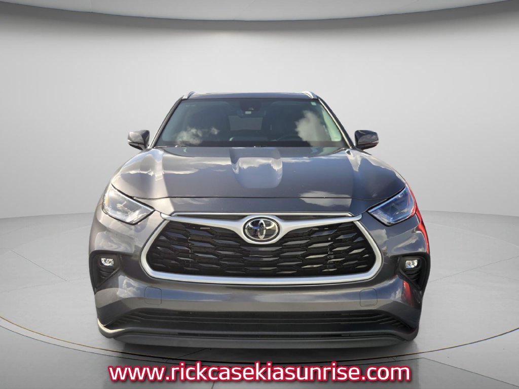Used 2025 Toyota Highlander XLE SUV