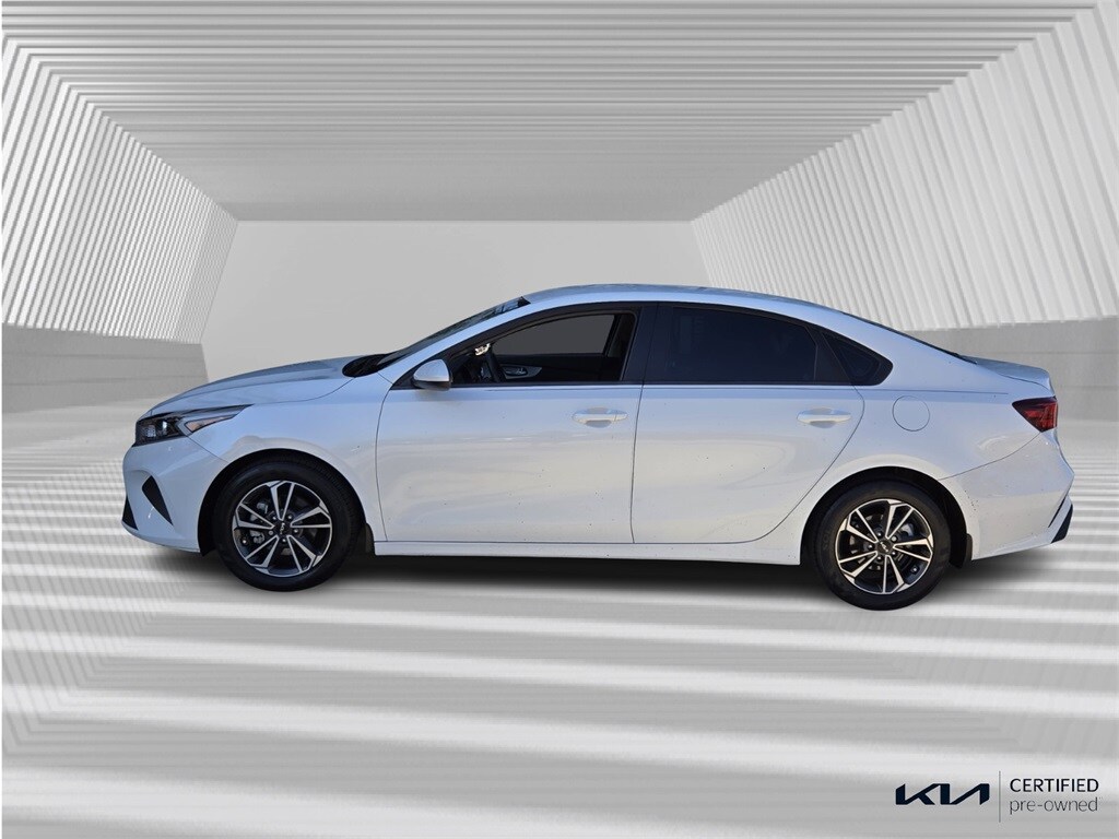 2024 Kia Forte LXS photo 2