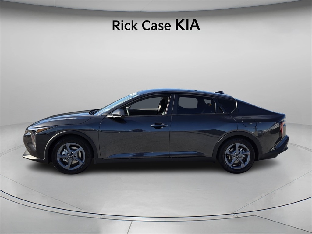 New 2025 Kia K4 LXS Sedan