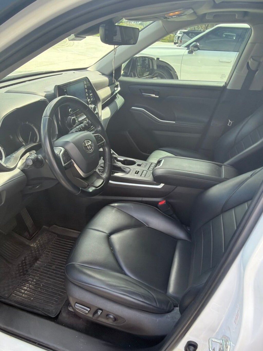 Used 2022 Toyota Highlander XLE SUV